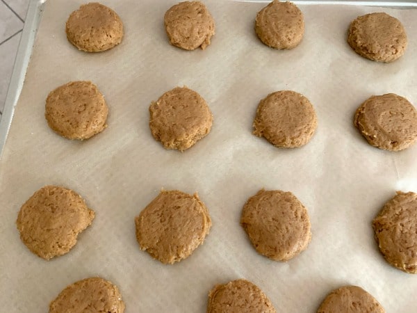 The whoopie pies ready to bake.