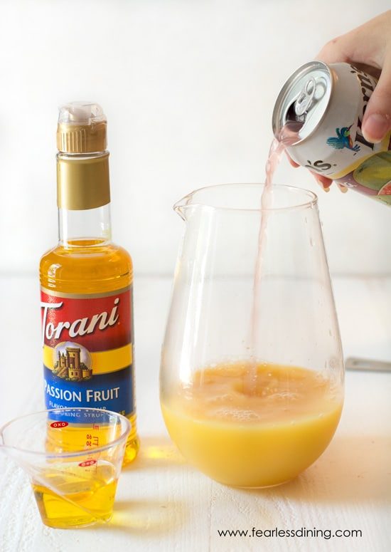 Pouring guava juice into the pitcher.