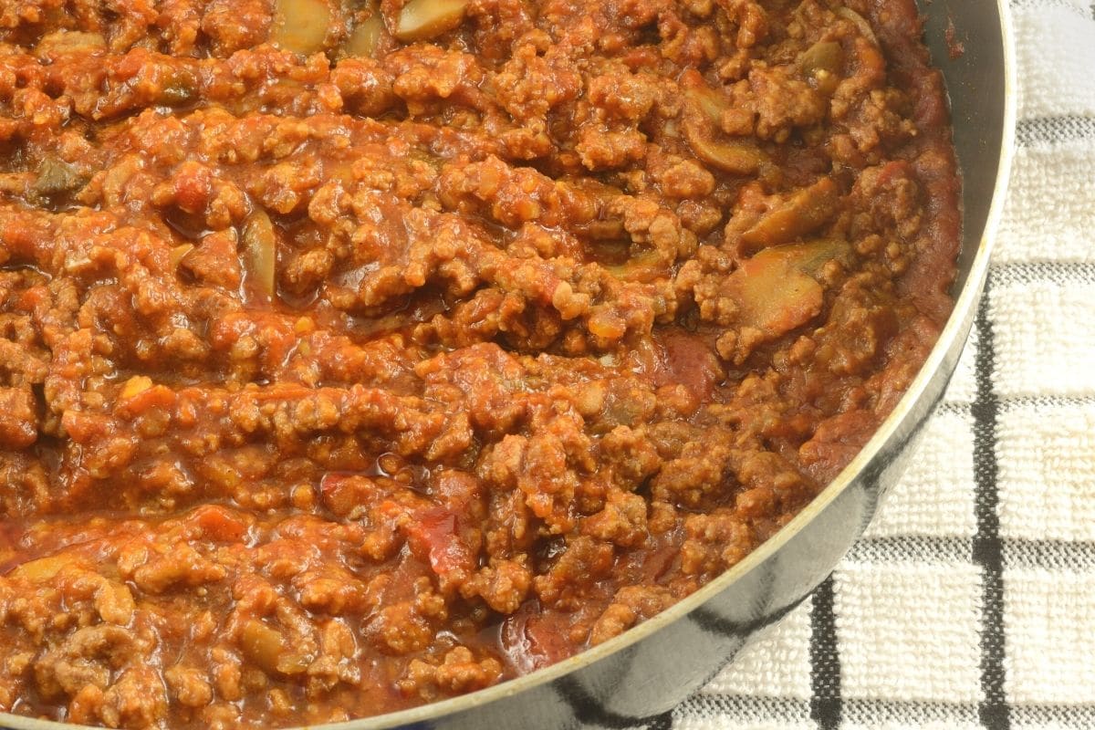 A photo of the sloppy joe meat in a skillet.