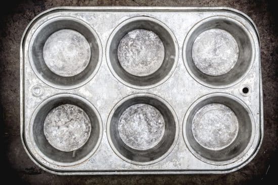 A jumbo muffin pan image.