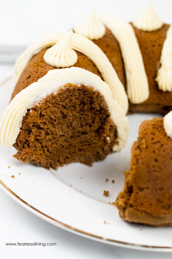 A view of the cut bundt cake.