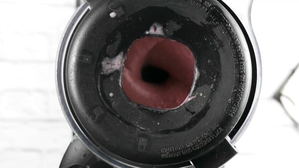 acai bowl smoothie blend in a mixer