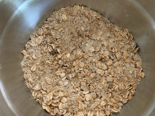 a bowl of crisp topping