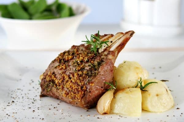 rack of lamb with herbs and potatoes