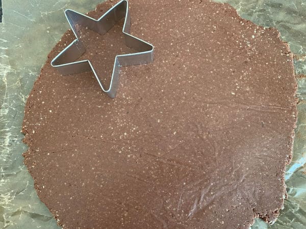 Cutting out star shapes in the cookie dough.