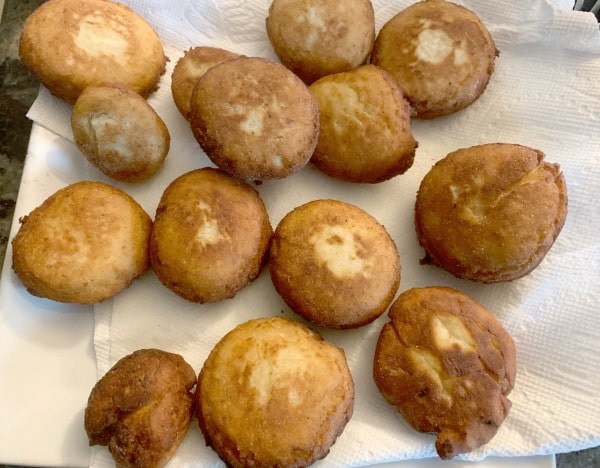 Fried donuts on a paper towel.