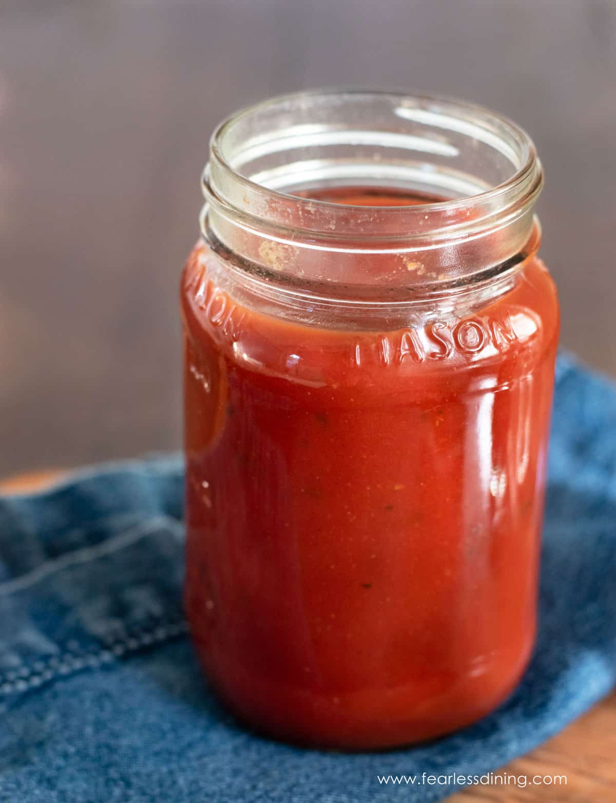 A quart-sized mason jar filled with gluten free pizza sauce.