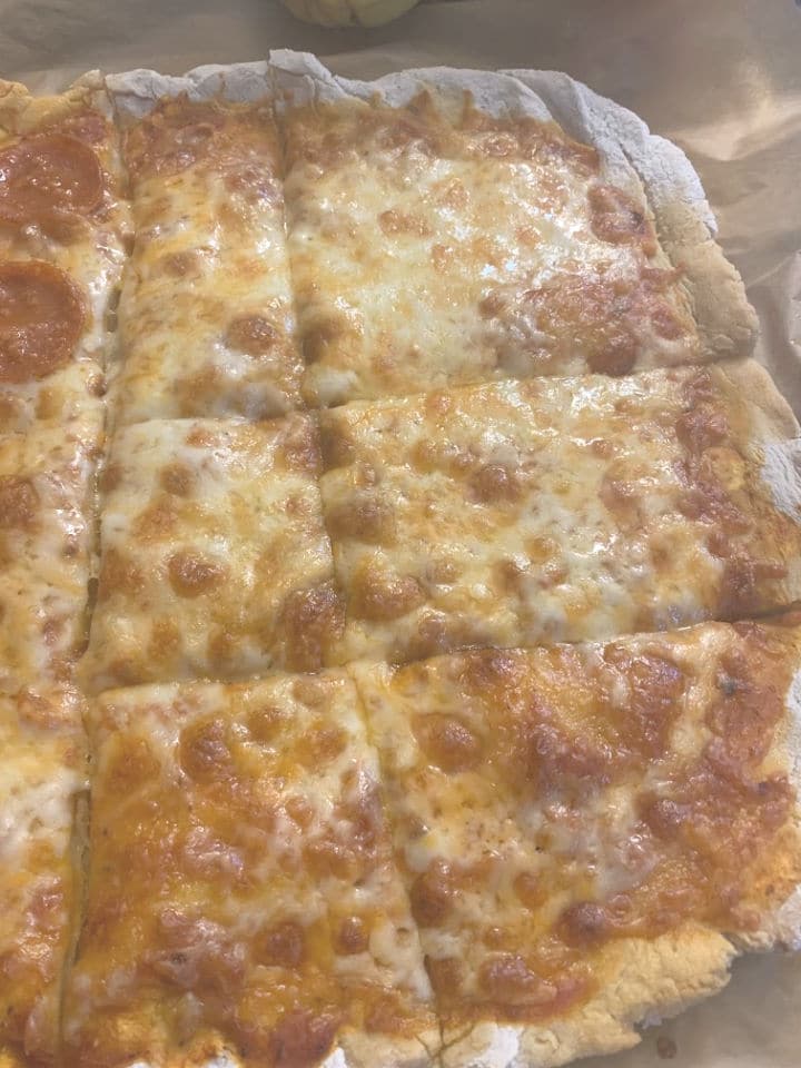 A close up of the gluten free pizza.