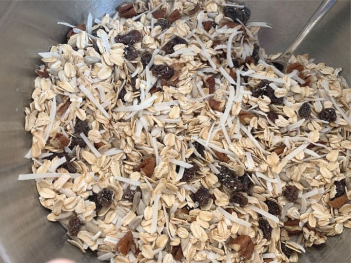 All of the muesli ingredients mixed together.
