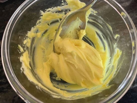 Dying frosting yellow.