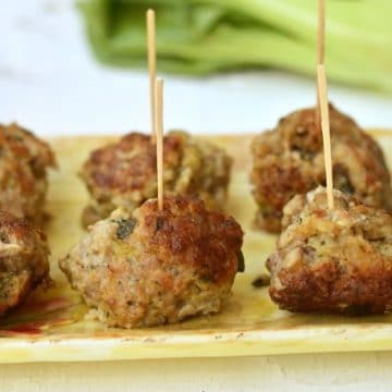 a close up of the meatballs