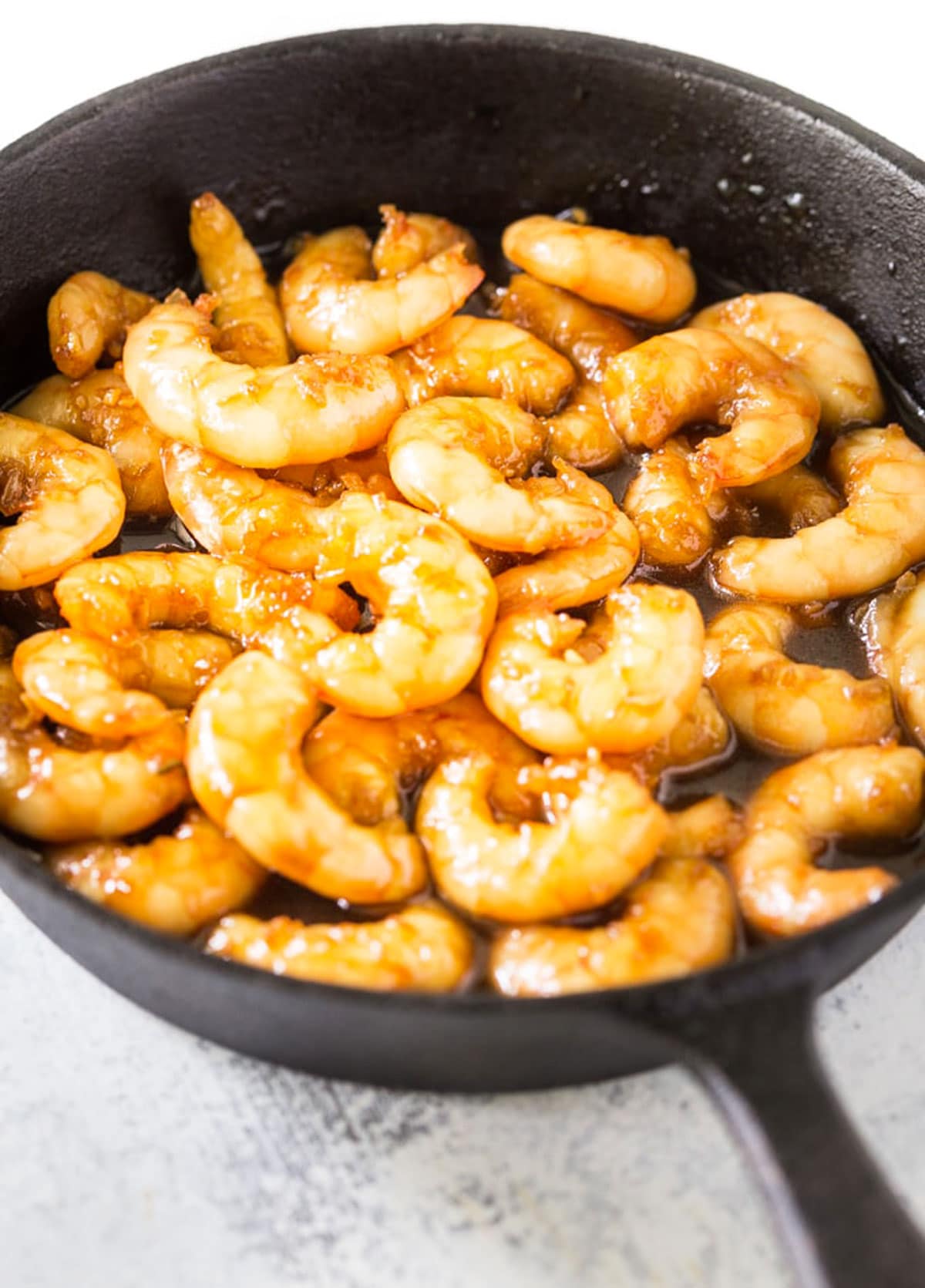 The cooked honey shrimp in a pan.