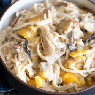 A bowl of gluten free chicken tetrazzini.