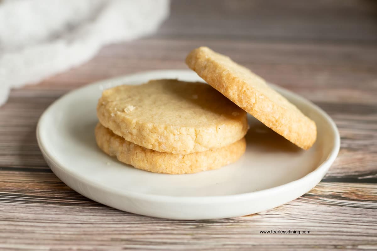 Three sables on a plate. One is tilted sideways.