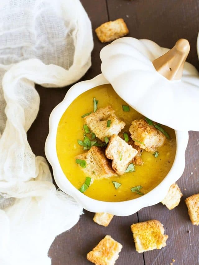 Creamy Roasted Acorn Squash Soup