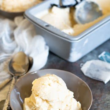 earl grey ice cream scoops in small grey bowls