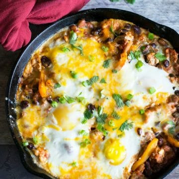 A skillet full of ground turkey shakshuka.