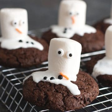 Several gluten free melted snowmen on the chocolate cookies.