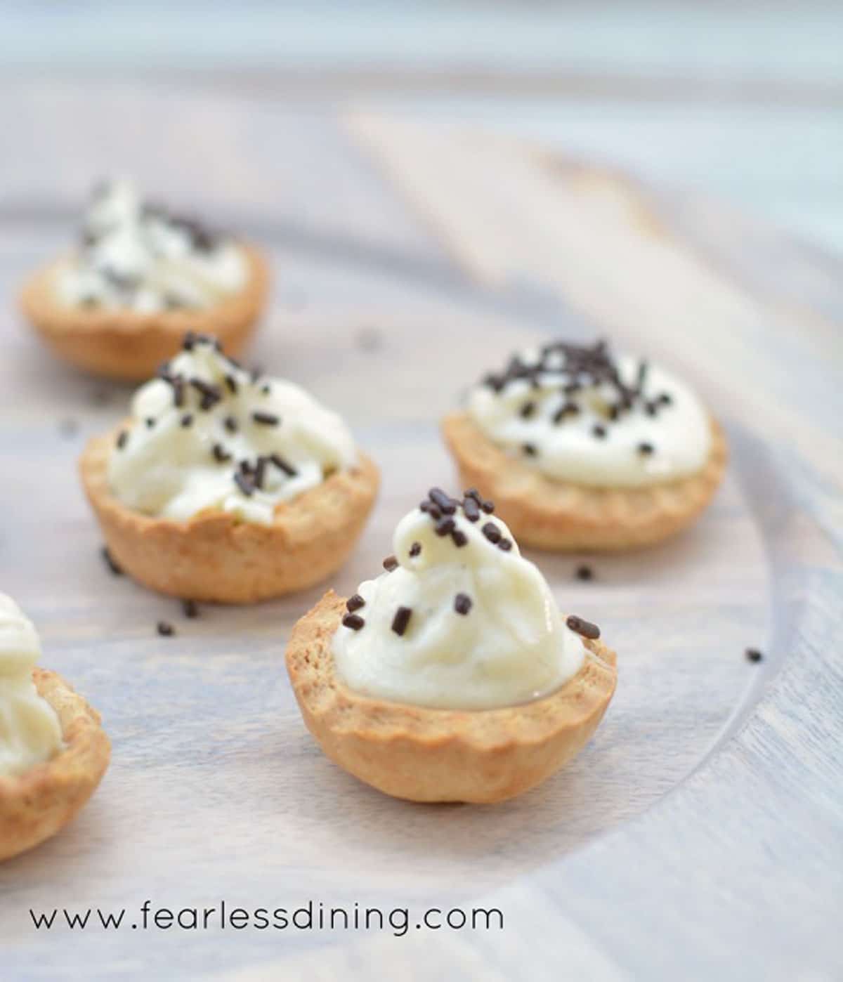 The mini cannoli bites on a serving dish.