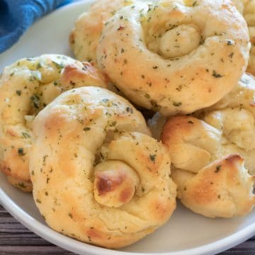 a plate filled with baked garlic knots