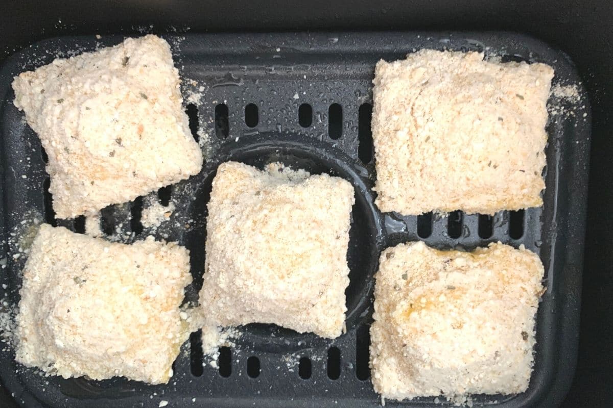 Breaded ravioli in the air fryer.
