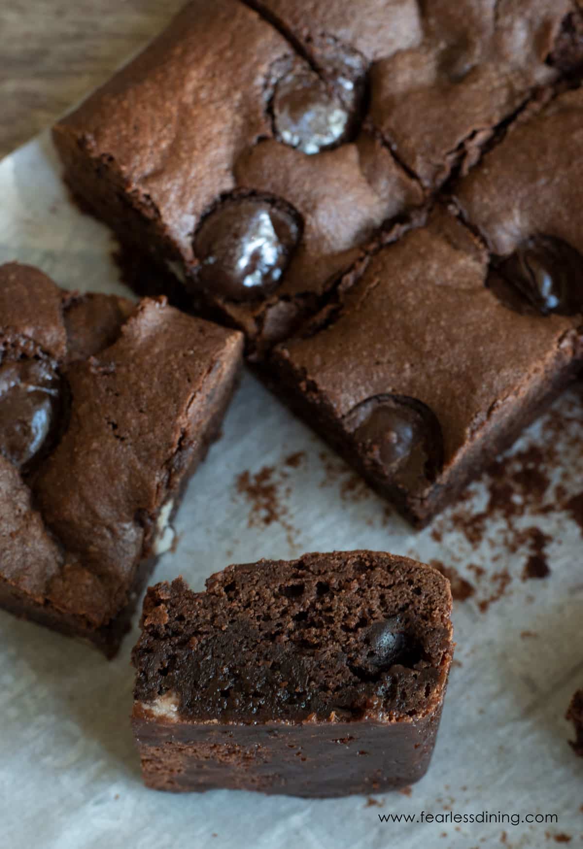 A close up of the cut brownies.