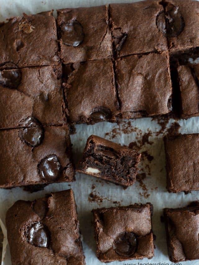 sliced brownies on the tray.