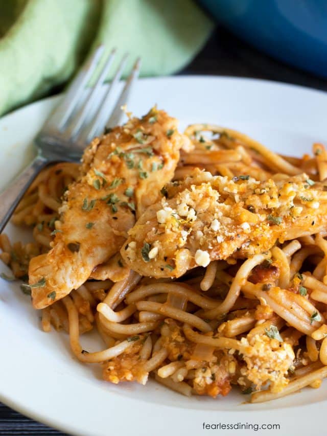 a close up of a plate of chicken spaghetti.