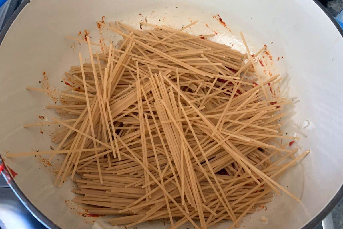 A photo of the spaghetti in the pot.