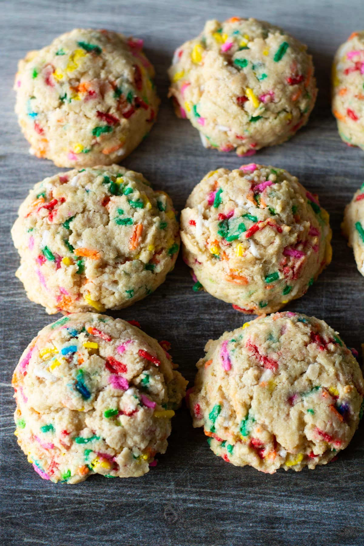Baked cookies on the cookie sheet.