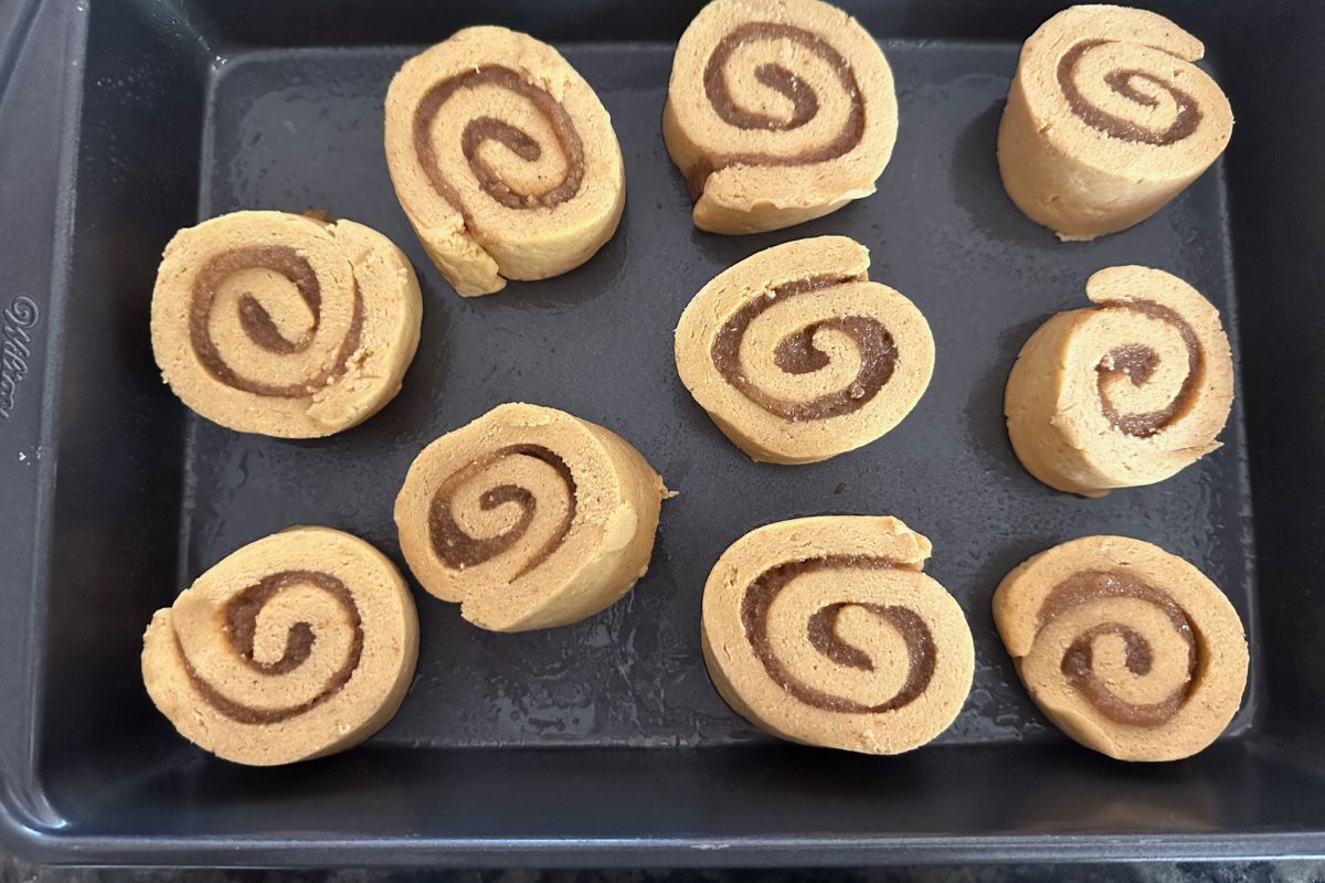 Cut cinnamon rolls ready to rise.