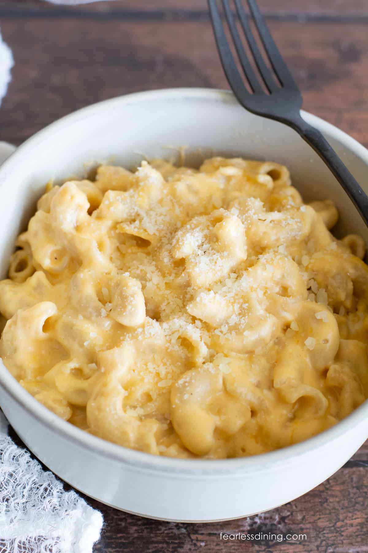 The top view of a bowl of macaroni and cheese.