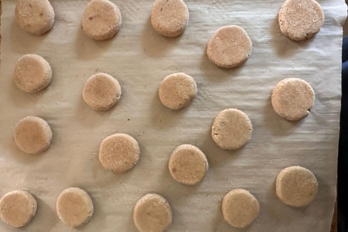 The cookies on a baking sheet ready to bake.