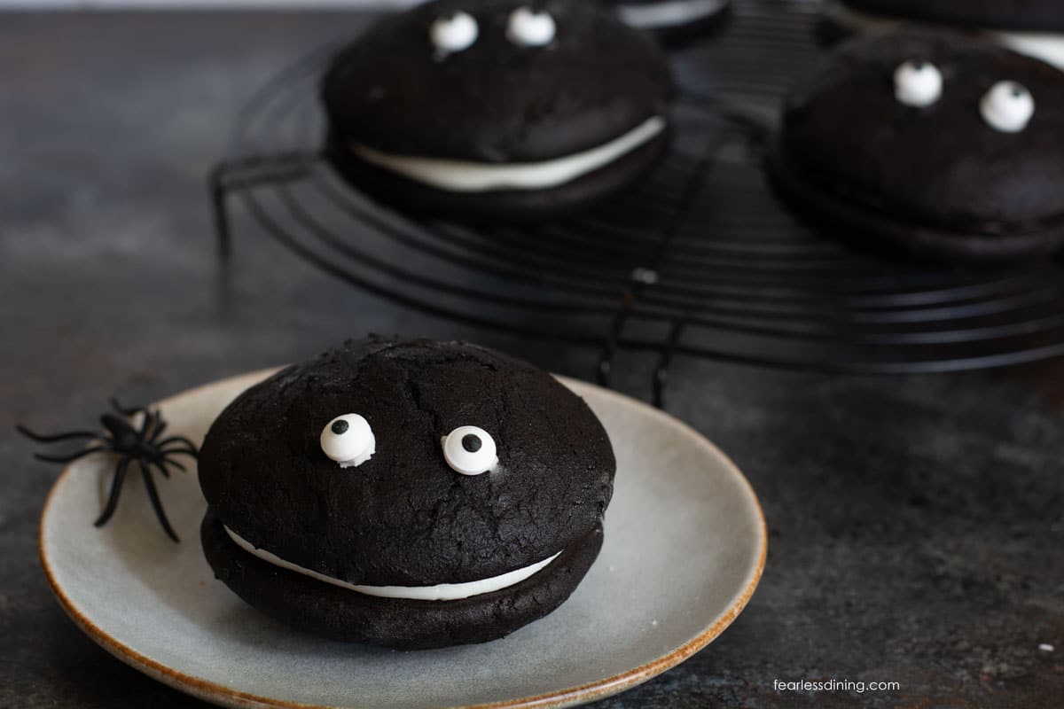 A whoopie pie on a small white plate.